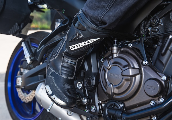 Five of the best... vegan motorcycle boots featured image